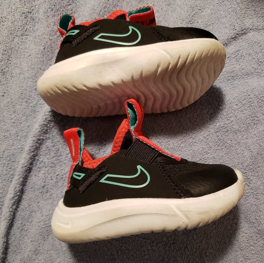 Nike's Flex Plus Toddler Sneakers
